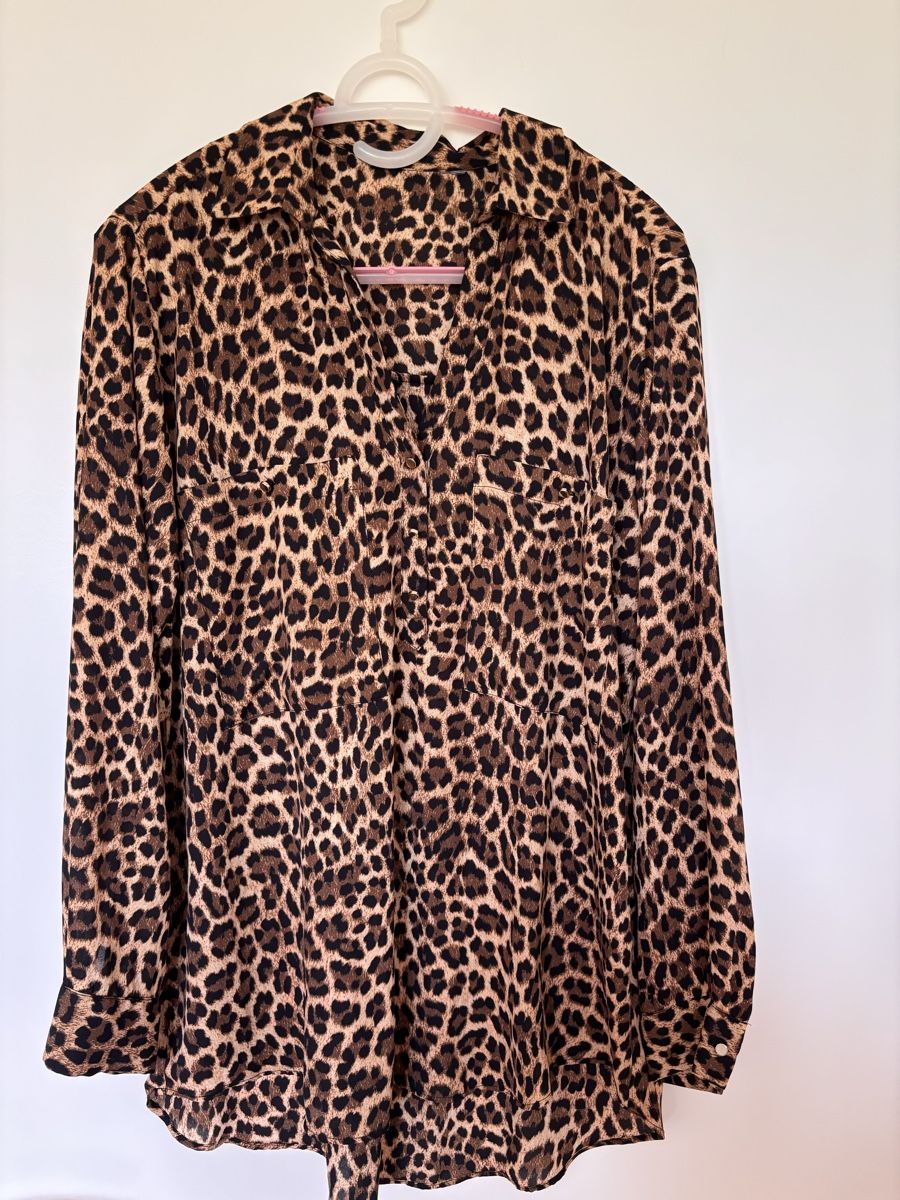 H&M Chemisiers: Damen Bluse Leo Muster Gr.L🤩 – D'occasion à Jona par ardnas04