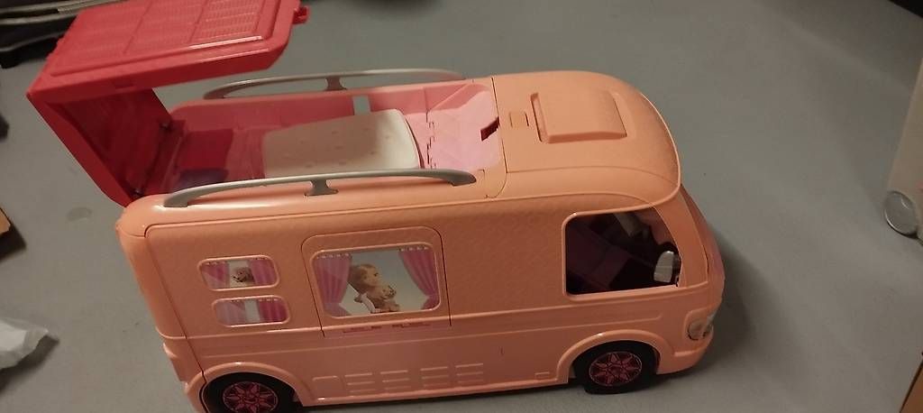 Jouets: Barbie Wohnwagen – D'occasion à Oberhasli par she_7rvx