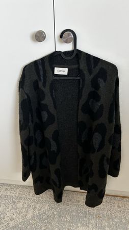 Cartoon Damen Cardigan Leo-Muster, Grösse S 