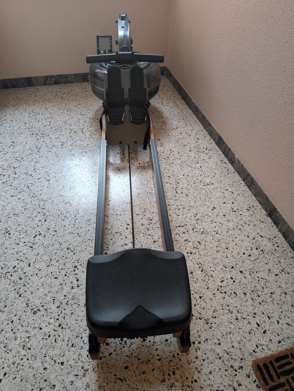 Hometrainer: Apollo Pro Rudergerät, Wasserwiderstand einstellbar. Leise. – Usato da Wittenbach venduto da FleurLaBelle 3