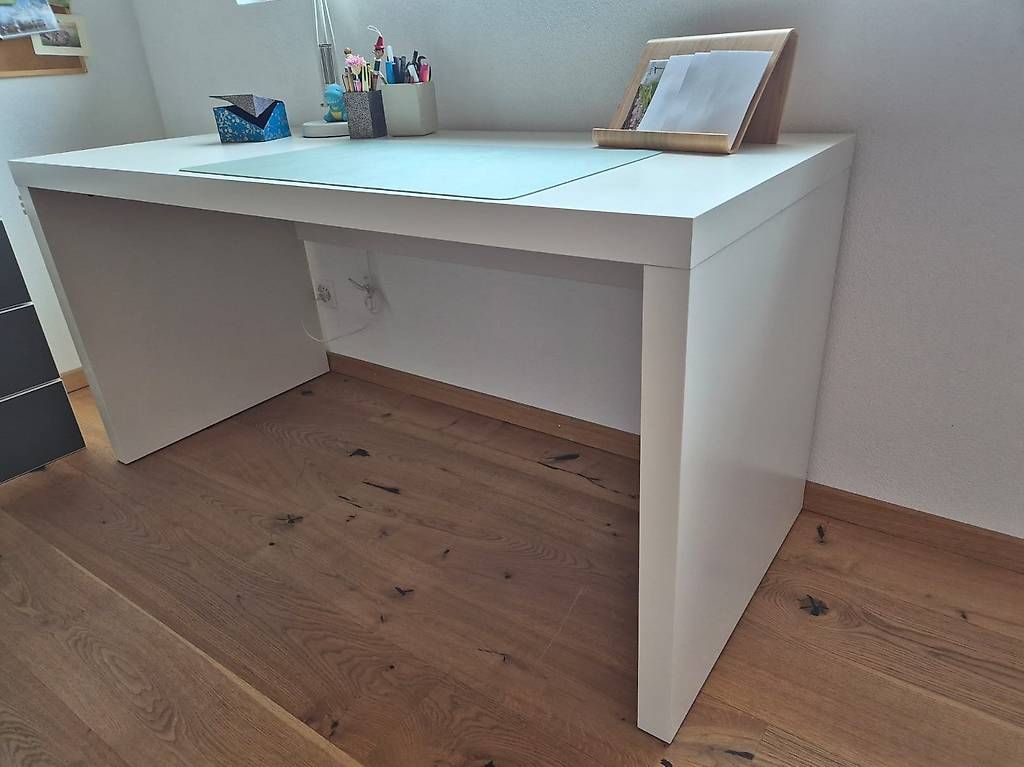 Ikea Schreibtische: Bureau Malm – Gebraucht aus Corin-de-la-Crête von Ejoeli 1