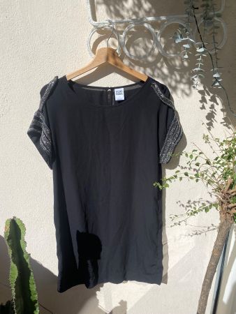 Robe VERO MODA noir orné perles taille S bon état