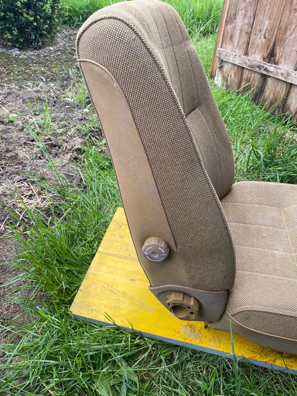 Volvo Toutes les pièces auto: Volvo 240 Sitz 💺 – D'occasion à Aarberg par Jakaro 3