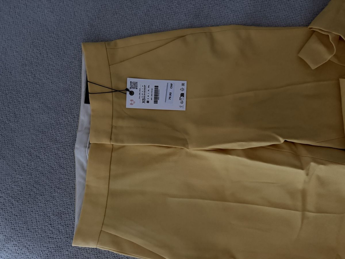 Zara Ensembles & Tailleurs: Anzug gelb Zara – Neuf avec emballage d'origine à Birrhard par Evy1995 3