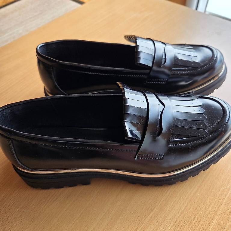 Scarpe da donna: Chaussure noir P.40 neuve – Usato da Bassecourt venduto da l.carnal 2