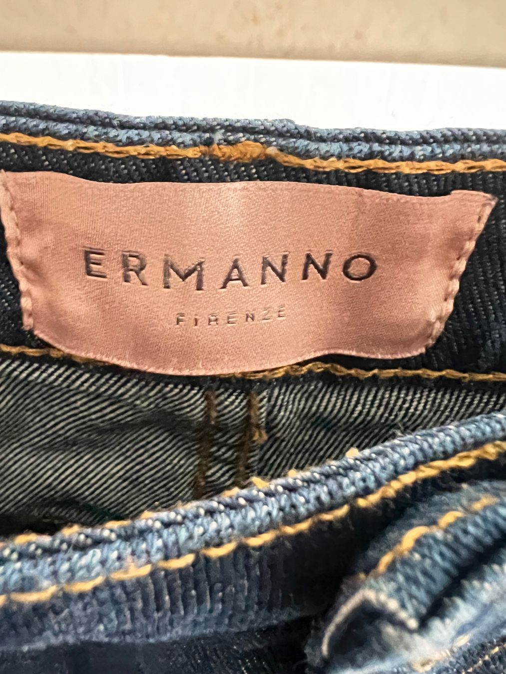 Ermanno Scervino Jeans: ERMANNO SCERVINO dark wash jeans – Nuovo (secondo la descrizione) da Lausanne venduto da NYC67 1