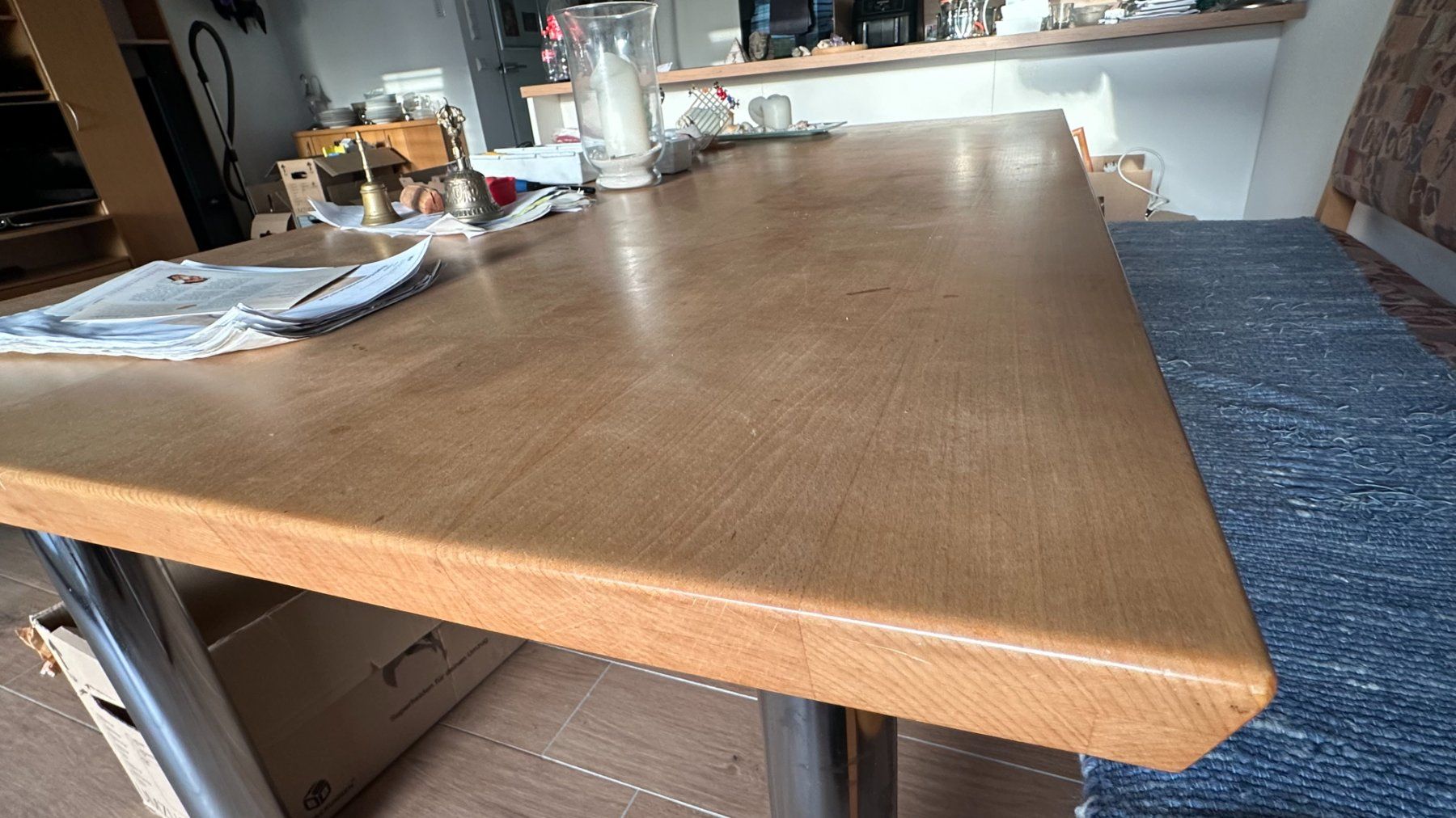 Tavoli: Grosser Esstisch aus Holz mit Chromfüssen – Usato da Bad Zurzach venduto da Cenga 1