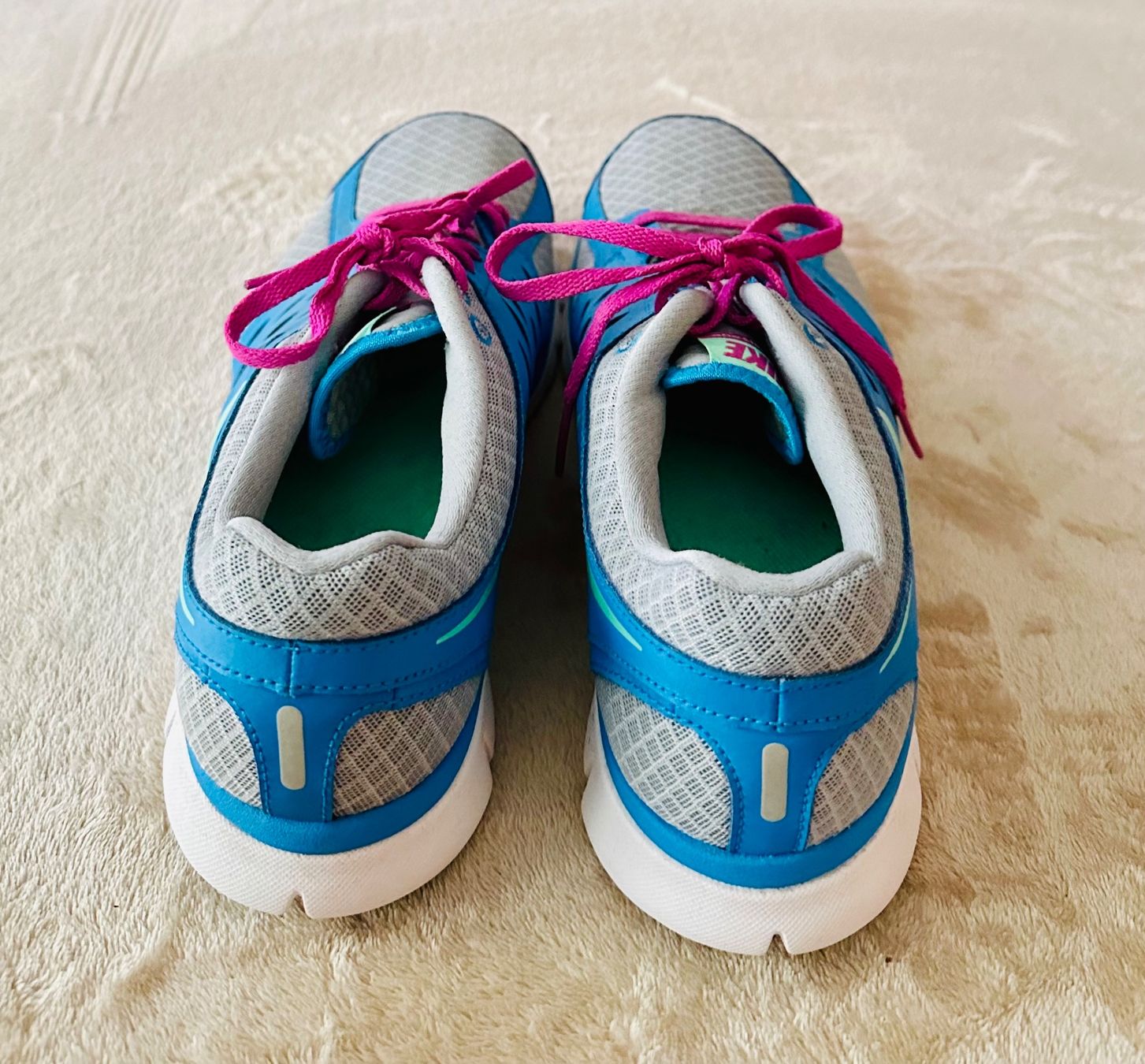 Nike Damenschuhe: Sneakers von Nike, Grösse 41 – Gebraucht aus Wallbach von paxnic 2