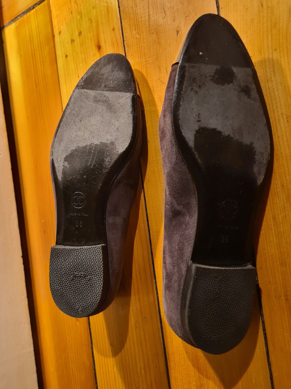 Chanel Scarpe da donna: Ballerines Chanel en daim suède gris 36 – Usato da Genève venduto da Tresor305 5
