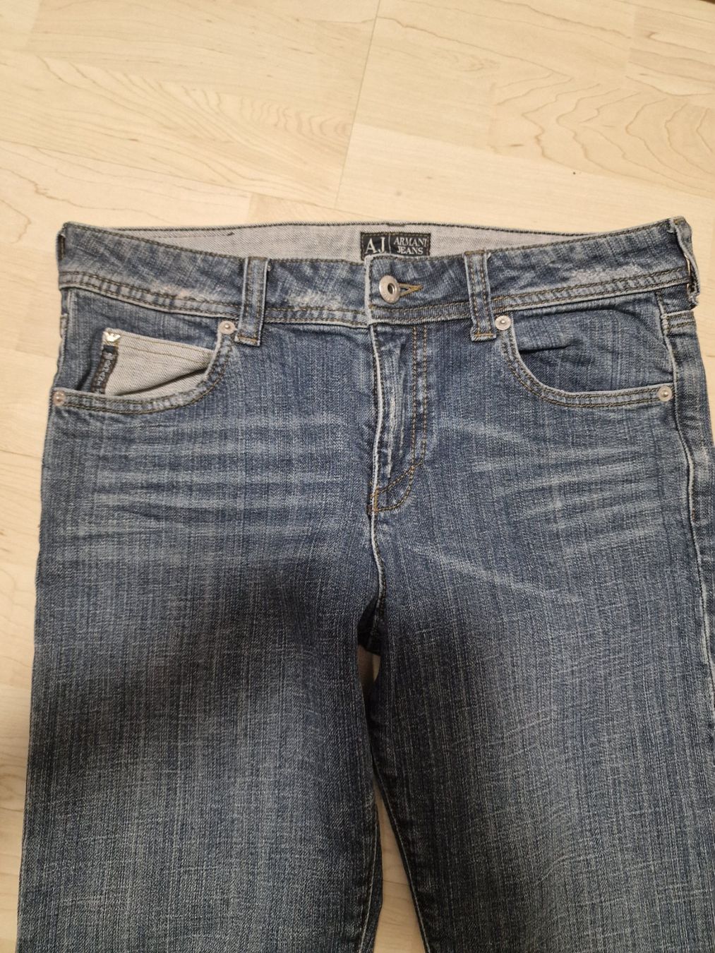 Armani Jeans: Schöne Armani Jeans Grösse 26 – Nuovo (secondo la descrizione) da Knonau venduto da nicdorf 1