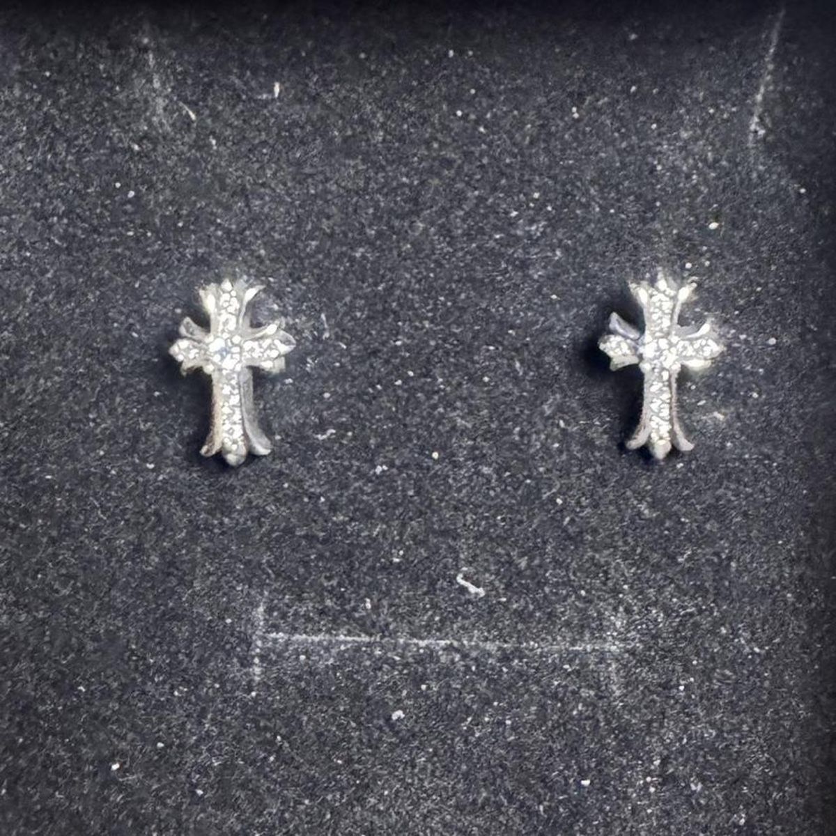 Chrome Hearts Ohrringe & -stecker: Title: Chrome Hearts Cross Stud Earrings - 925 Silver – Neu und originalverpackt aus Caviano von reselleo21 3