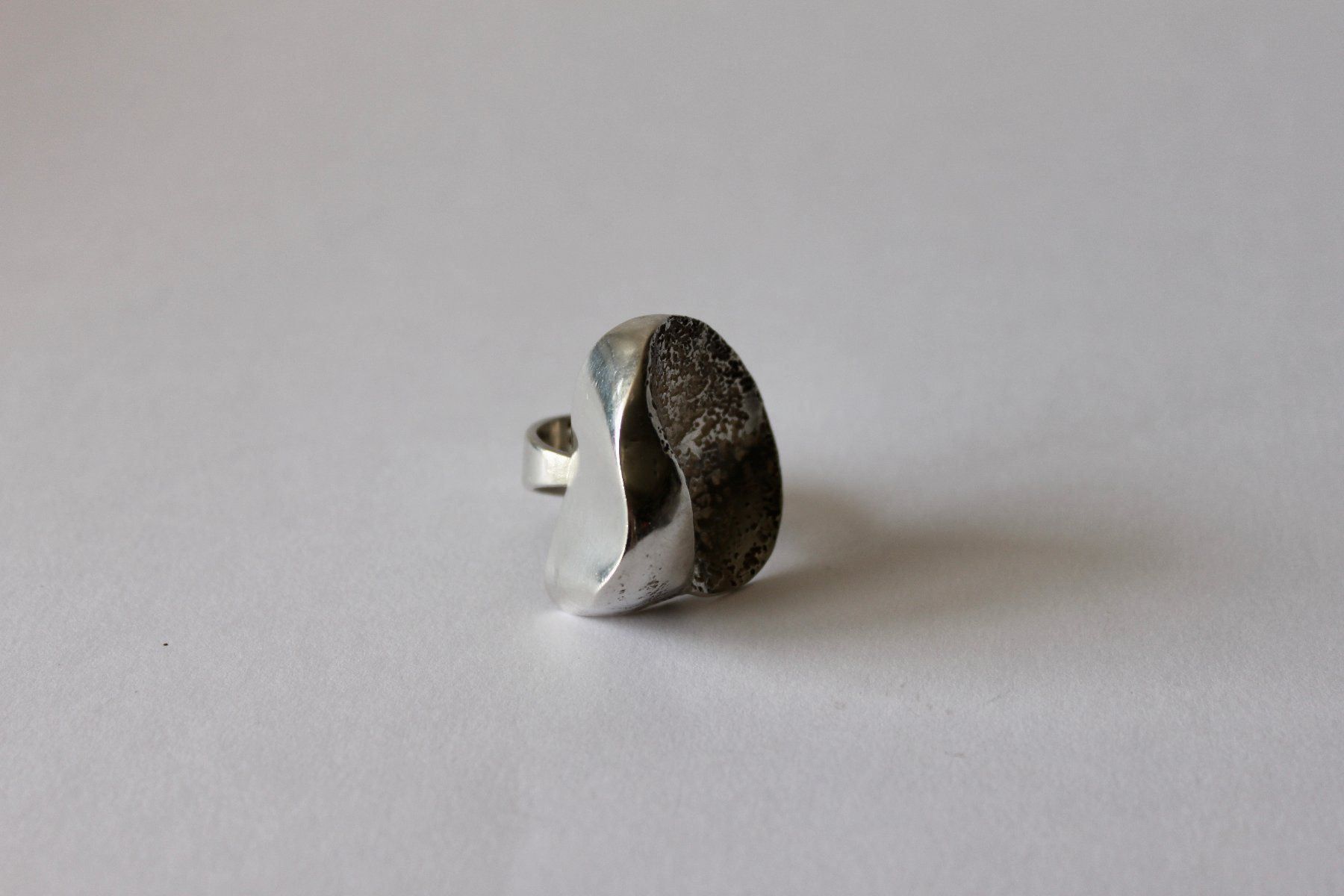 Ringe: JANE WIBERG, SILBERRING 925 .MODERNISTISCH, DÄNEMARK. – Gebraucht aus Grandcour von Flowerstyle 3