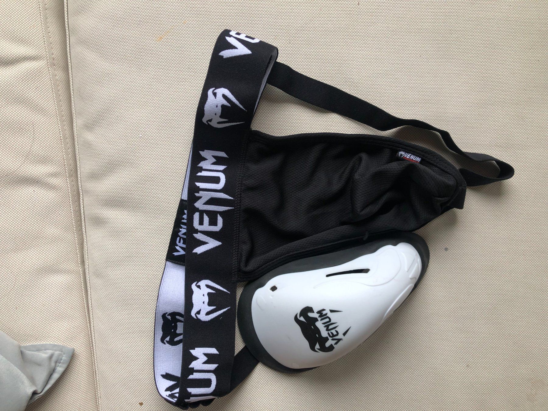 Protezioni & Imbottiture: Venum Groin Guard – Usato da Nyon venduto da ppavlov