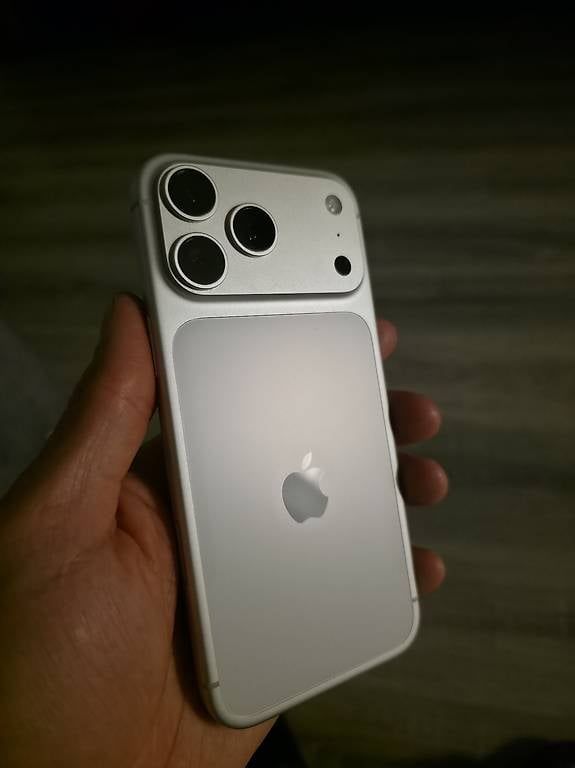 Telefoni cellulari / Smartphones: iPhone 17 Pro Max 256 GB Silver wie neu – Usato da Speicher venduto da Ares21