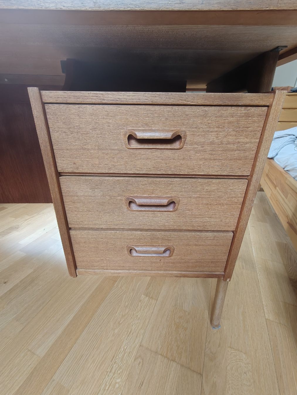 Schreibtische: German-Made Teak Desk – Gebraucht aus Zürich von Maa_b2bx 5