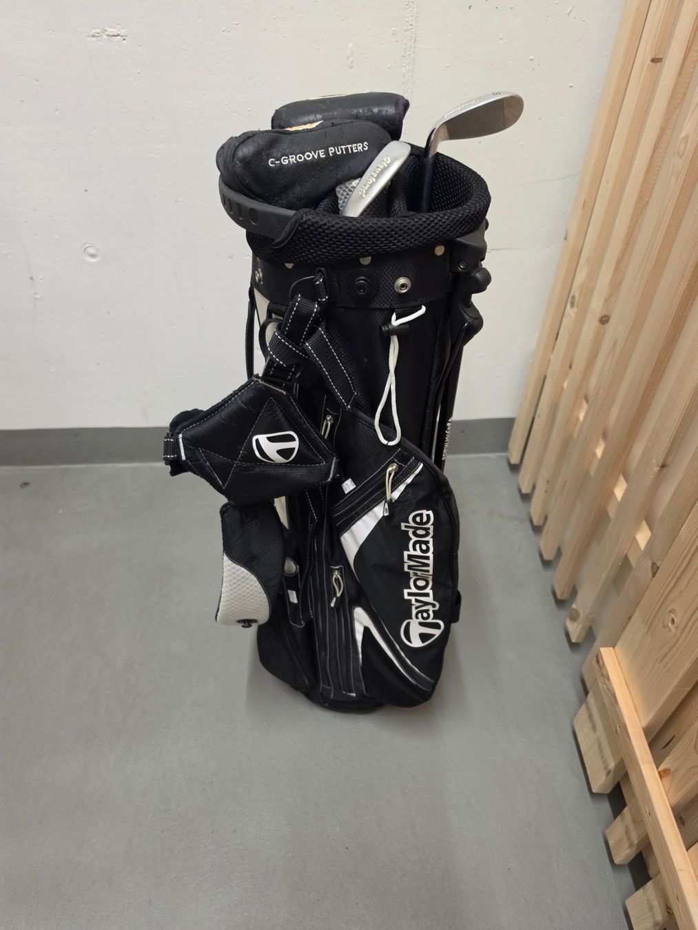 Mazze & Set: TaylorMade Golfbag mit Eisen und Putter – Usato da Bad Zurzach venduto da Luberon