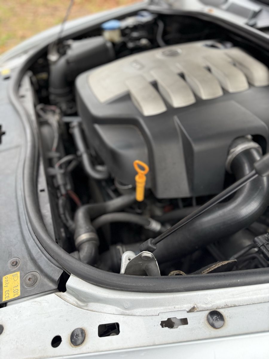 VW Automobili: V W TUAREG  – Usato da zürich venduto da petschaburi 6