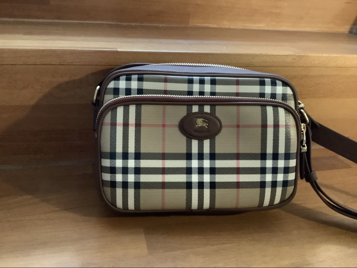 Burberry Borse: Burberry Umhängetasche Neuwertig – Nuovo (secondo la descrizione) da Glattbrugg venduto da mariaisele 4