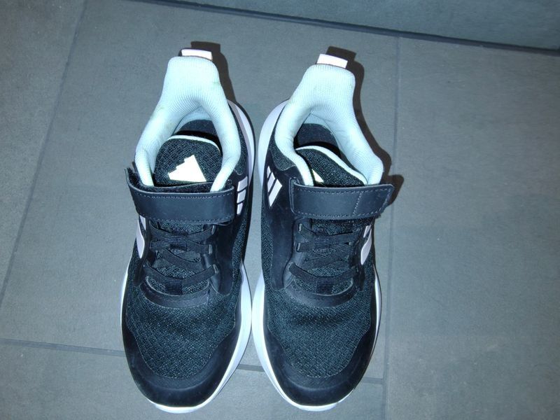 Adidas Scarpe per ragazze: Adidas Hallenschuhe/Sneaker - Gr. 32 – Usato da Oberhofen AG venduto da iitf2020 1