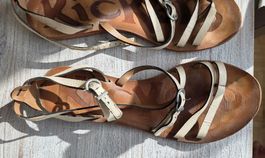 Sandale Kickers beige taille 39 cuir /26cm de longueur