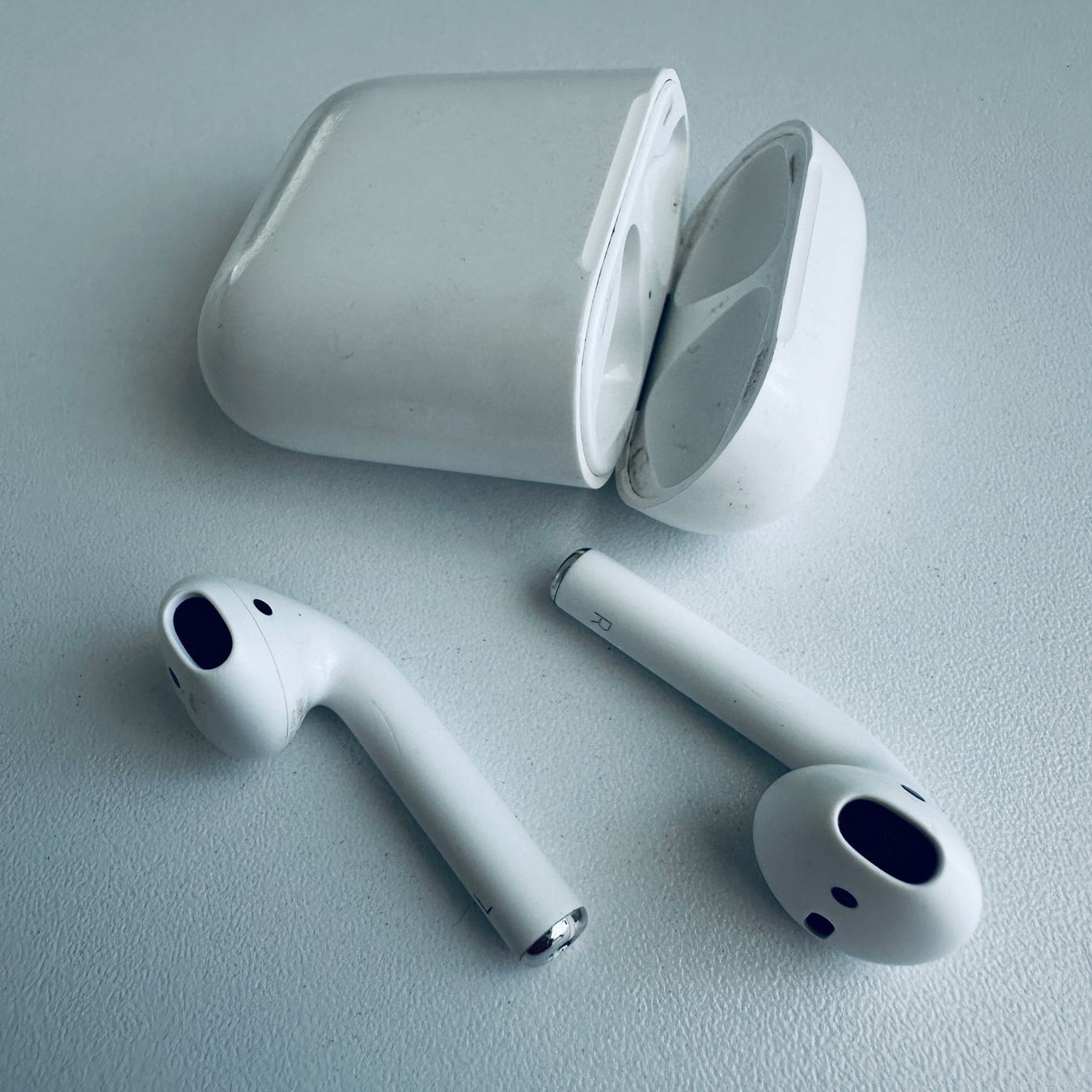 Apple Cuffie: Original Apple AirPods 2 Kopfhörer Wireless Lightning Kabel – Usato da Basel venduto da MY.AIRPODS.SHOP 3