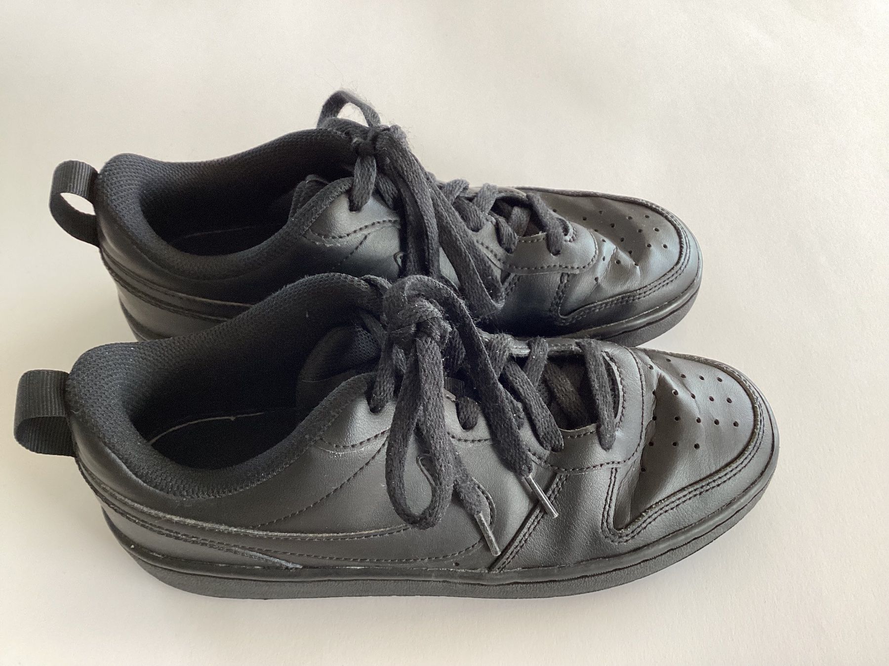 Nike Chaussures hommes: Sneaker Nike schwarz Gr. 38,5 – D'occasion à Wagen par papai1 1