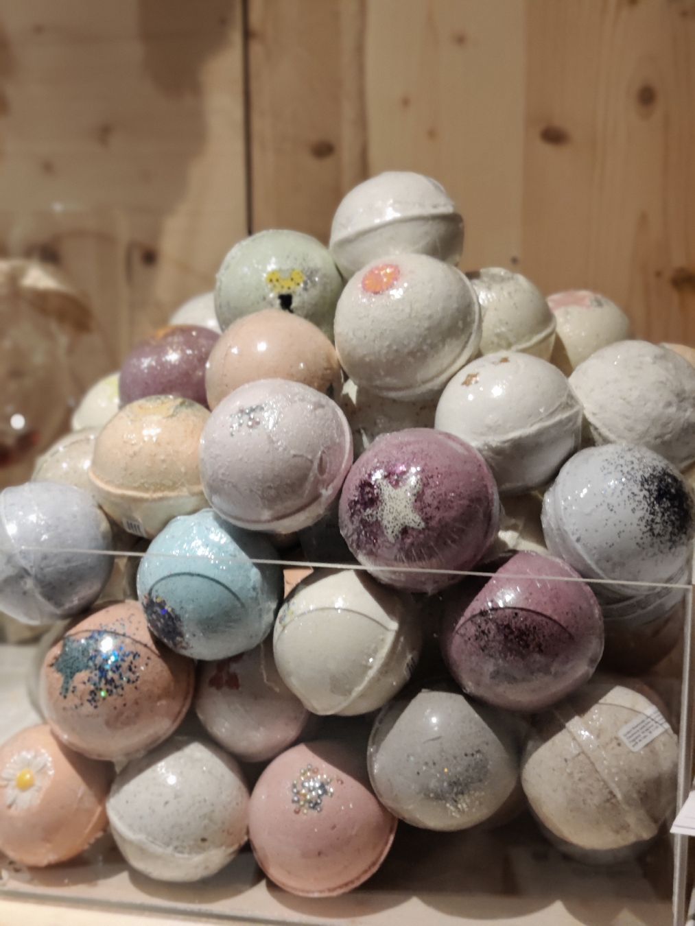 Altro per la cura del corpo: 5 Beautiful & Colorful Handmade Bath bombs – Nuovo e nell'imballaggio originale da Neirivue venduto da naz_z28w 1