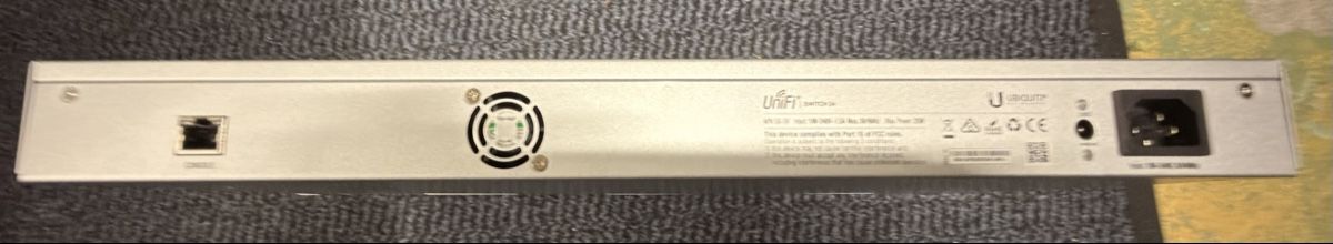 Ubiquiti Hub & Switch: Ubiquiti US-24 – Usato da Heerbrugg venduto da predch 1