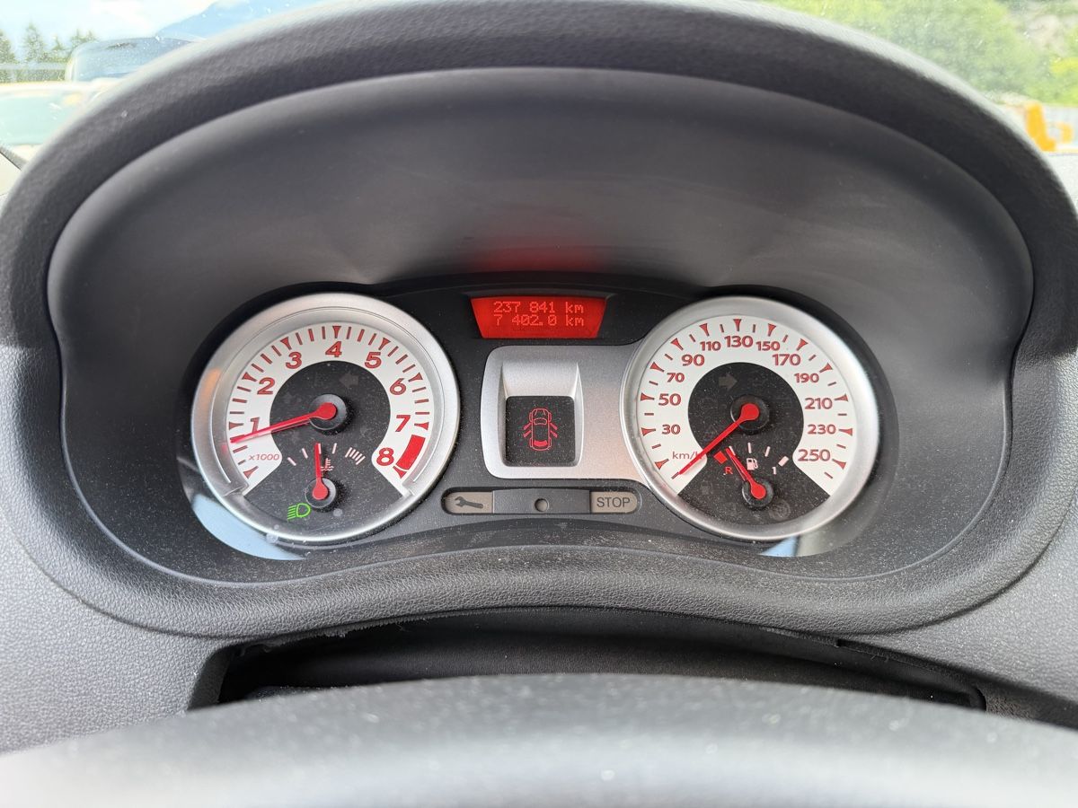 Renault Autos: Renault Clio 1.6 Benzin Mit Rest MFK 12.2026 – Gebraucht aus Mollis von BSL10 5