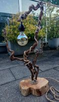 dekorative Standlampe aus Schwemmholz
