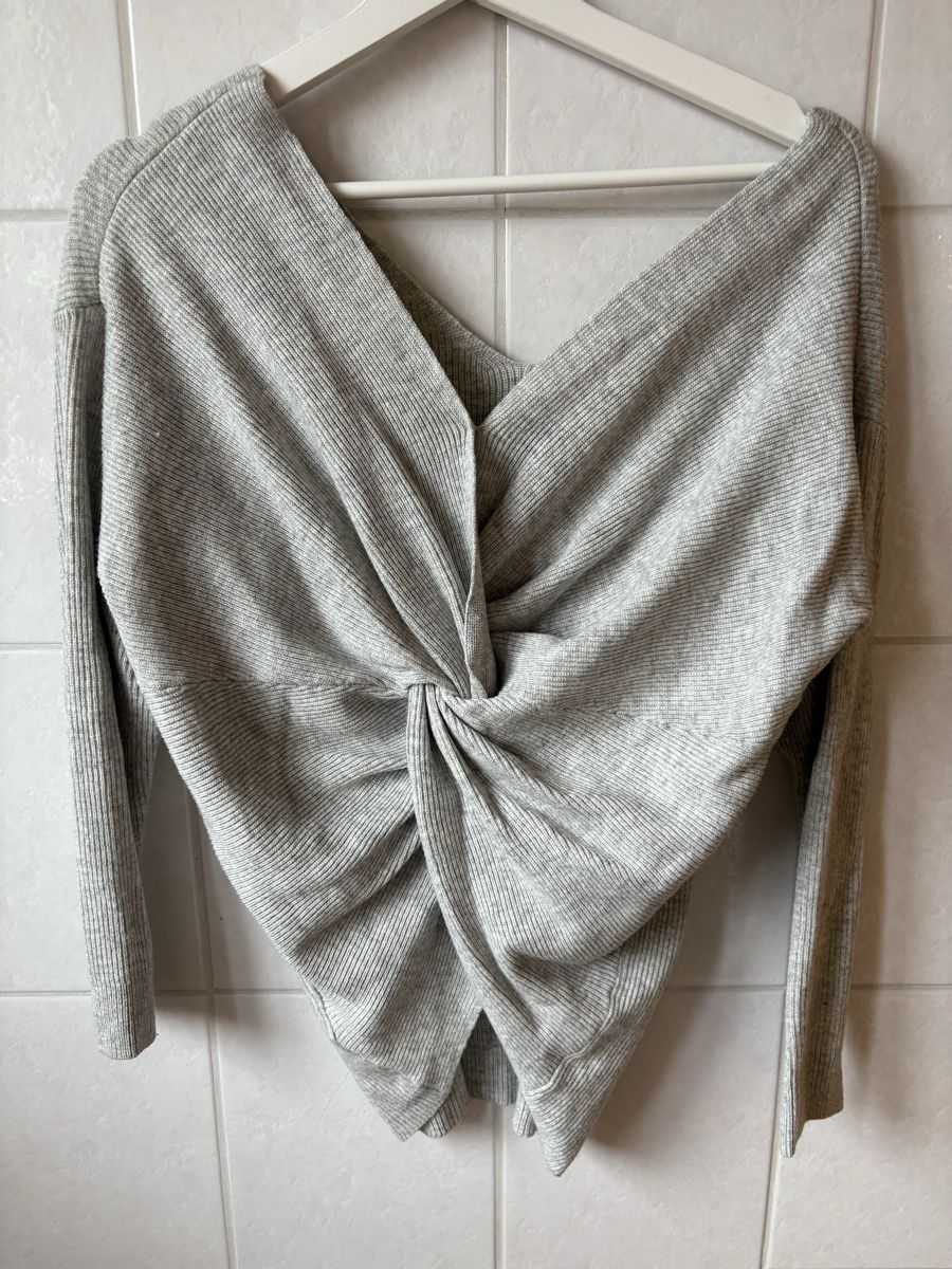 Maglioni & Felpe: Trendiger Strickpullover mit Knoten-Detail, Grösse 34 – Nuovo (secondo la descrizione) da Blumenstein venduto da JeanineTamara