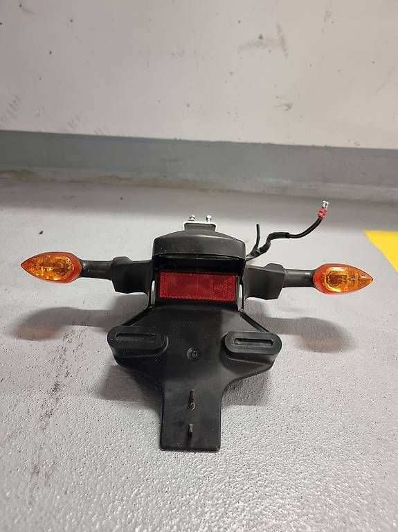 Yamaha Tutti i ricambio per moto: Kennzeichenhalter mit Rücklichter und Blinker – Usato da Affoltern am Albis venduto da cveco