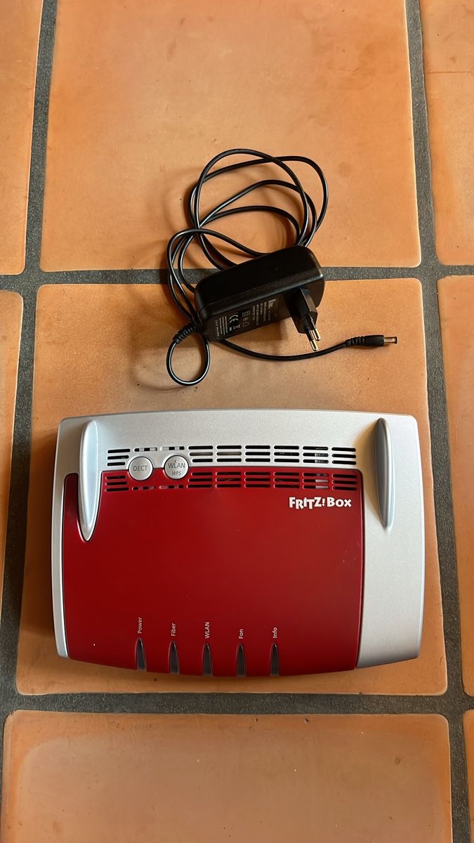 Fritz Modem & Router: FRITZ!Box 5490 WLAN Router – Usato da Urtenen-Schönbühl venduto da Hooba