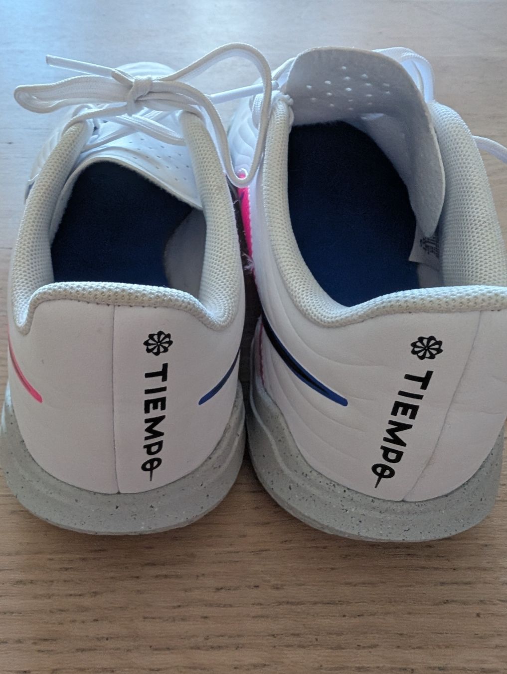 Nike Scarpe da uomo: Nike Indoorschuh 34 neuwertig – Nuovo (secondo la descrizione) da Solothurn venduto da Smfr 1