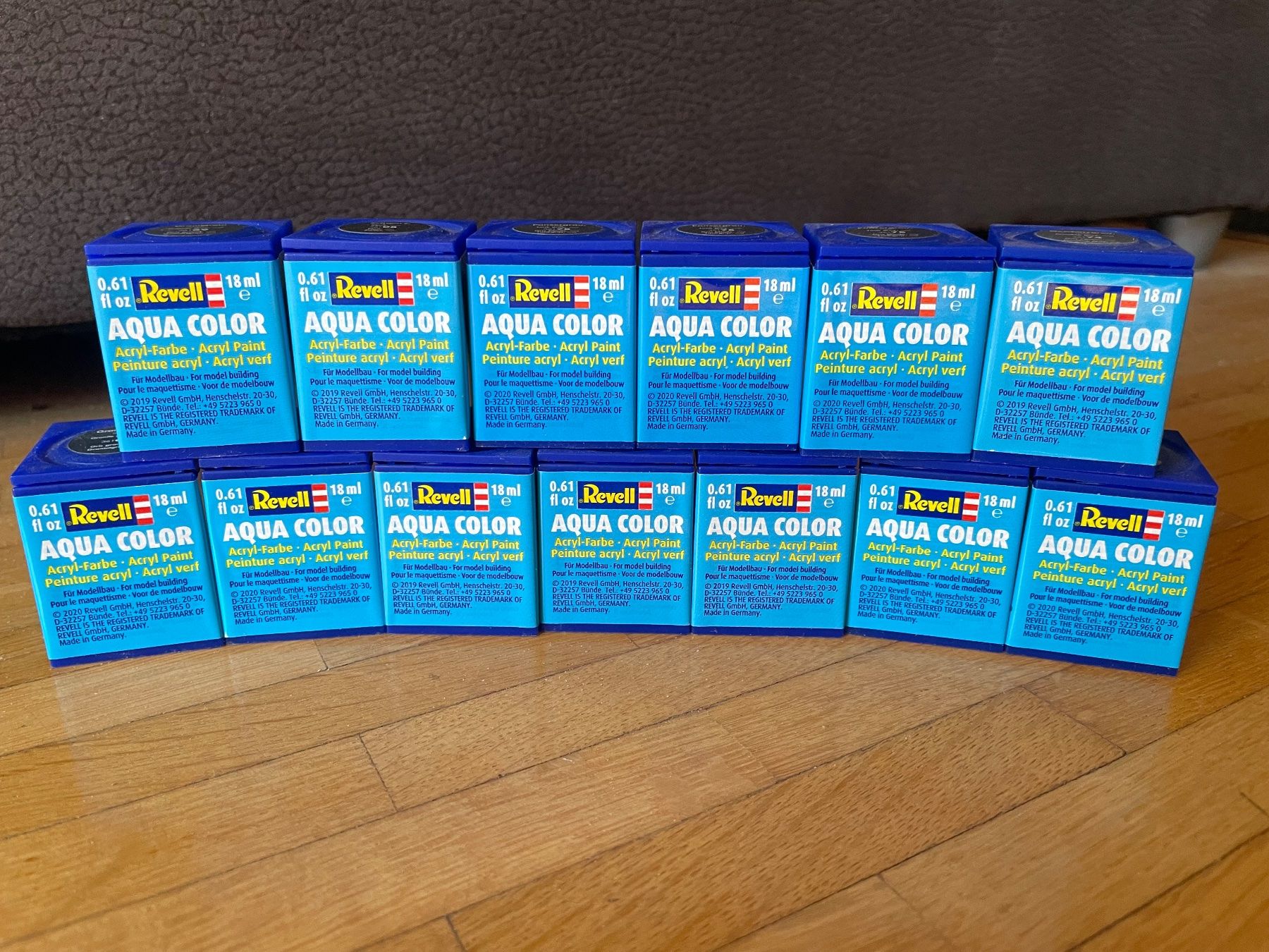 Colori: REVELL AQUA COLOR - ACRYL FARBEN – Nuovo e nell'imballaggio originale da Egg b. Zürich venduto da underworld
