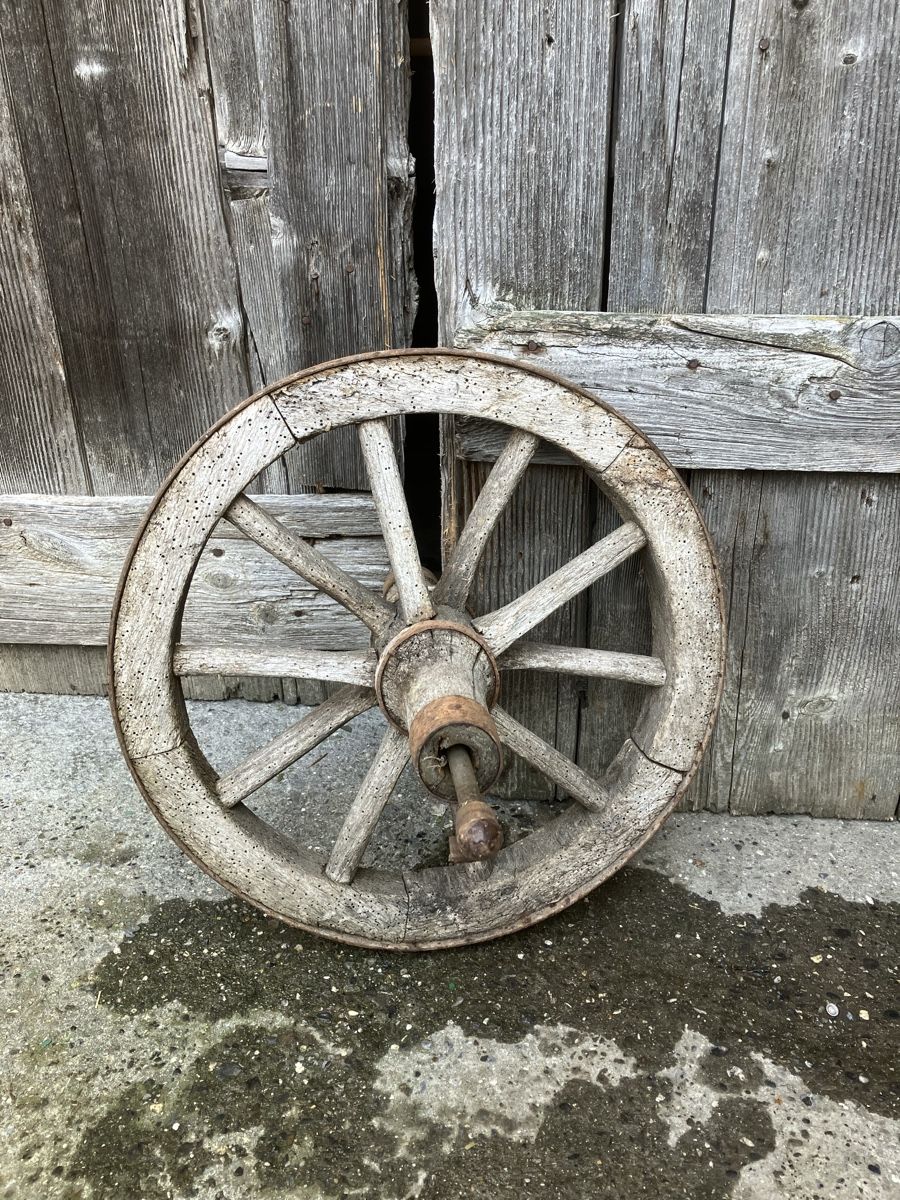 Pneus & Kompletträder: antikes Wagenrad – Gebraucht aus Thun von noah_5fyb