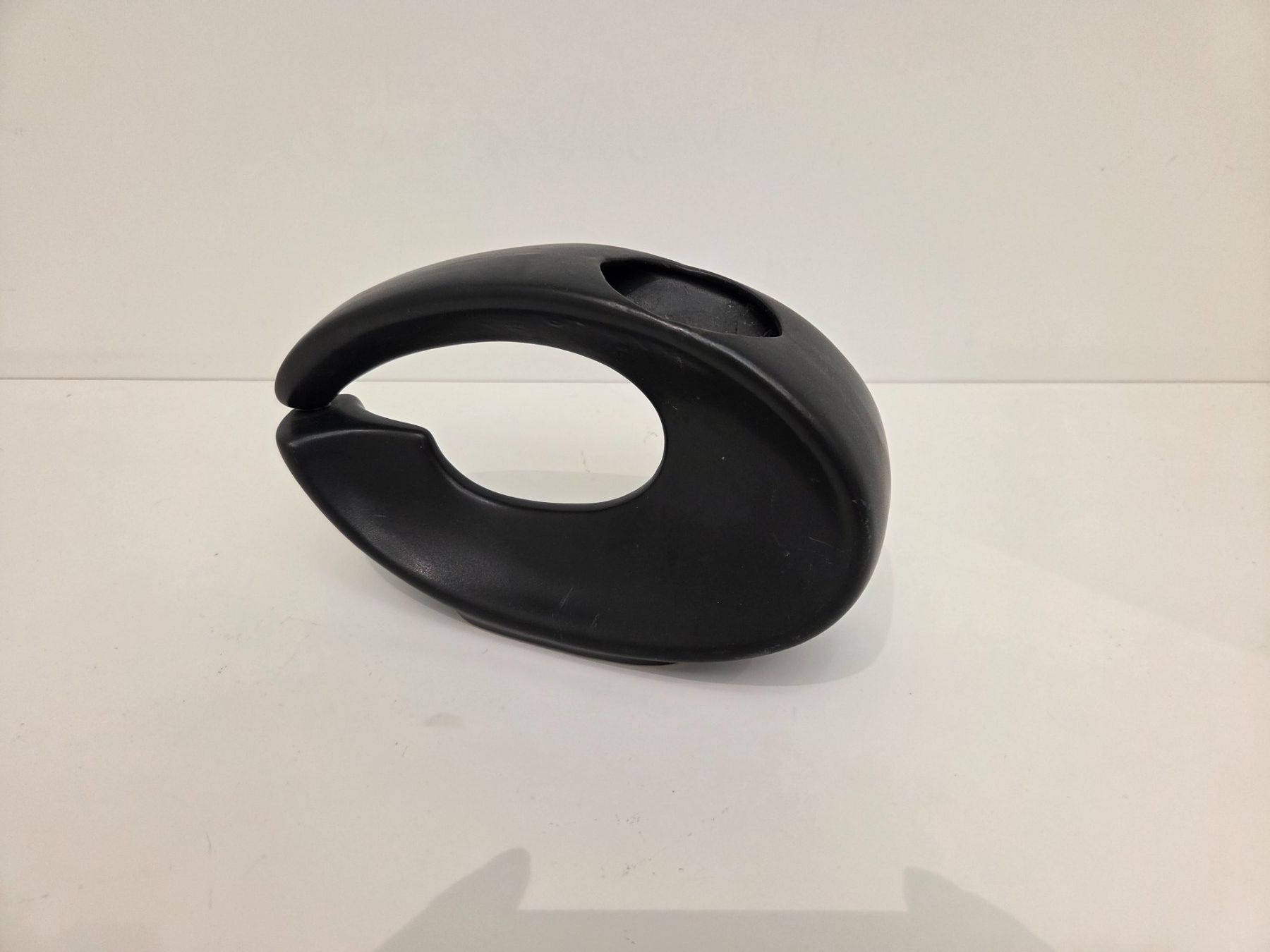 Vasi & Recipienti: Vintage Assymmetrical Gloss Black Ikebana Vase – Usato da Gersau venduto da pd-design-and-art 1