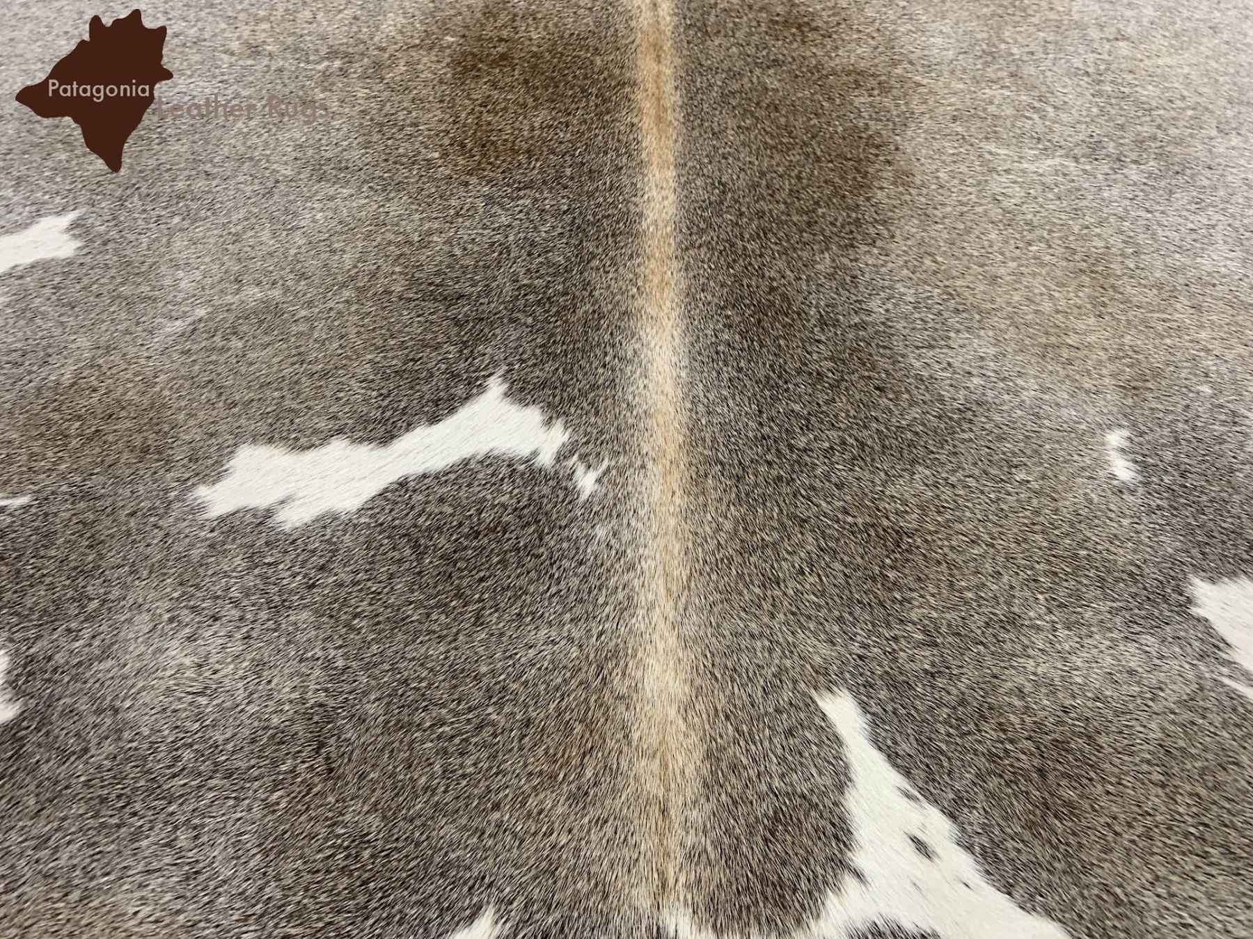 Tappeti: echtes Kuhfell Teppich Grey/White – Nuovo e nell'imballaggio originale da Arbedo venduto da patagonialeatherrugs 2