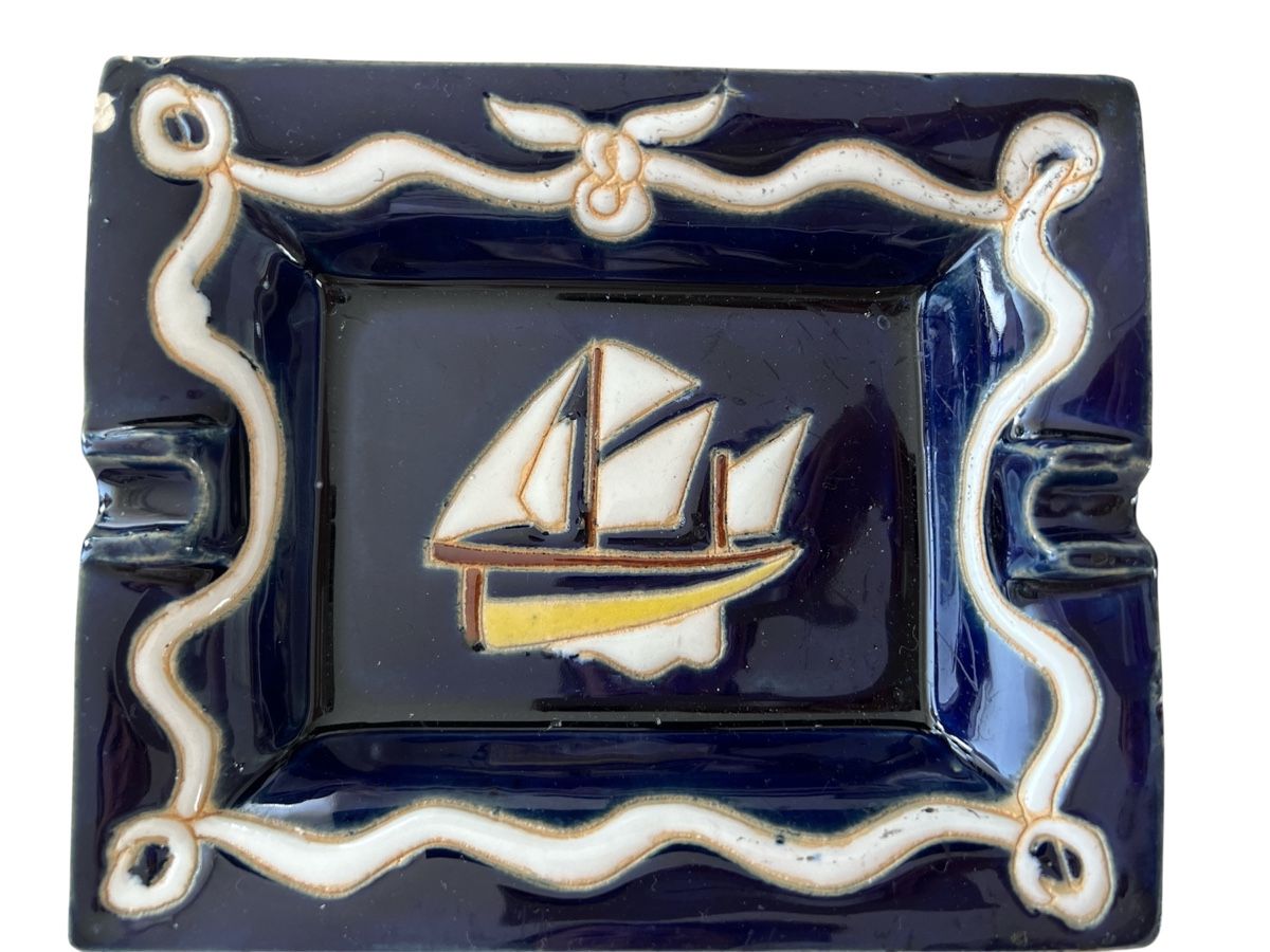 Tutte le decorazioni: Unique Vintage Dark Blue Handmade Ceramic Ashtray – Usato da Zürich venduto da mel_nbh7