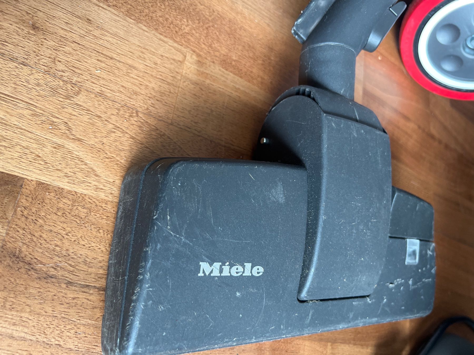 Miele Aspirapolveri & Accessori: Miele Staubsauger Bürste Bodendüse – Usato da Jona venduto da Sariksa 2