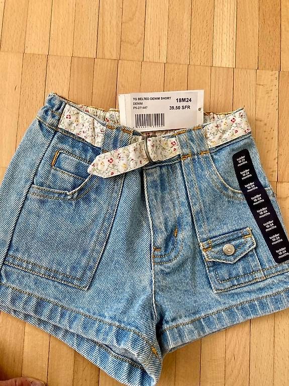 Hosen: Gap short bébé fille 18-24mois – Gebraucht aus Cointrin von sgi_5bnr
