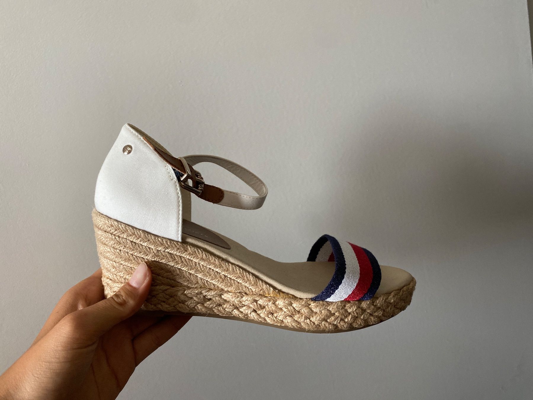 Tommy Hilfiger Scarpe da donna: Tommy Hilfiger Keilabsatz Schuhe Gr. 39 – Usato da Gränichen venduto da cat_lady 1