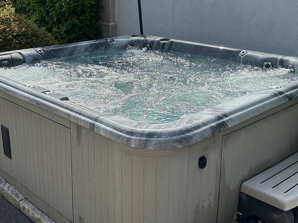Bains à remous: Jacuzzi Clearwater Spa  – D'occasion à St-Sulpice VD par mar_th8v 3