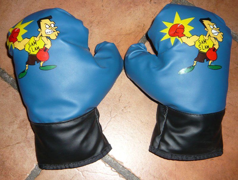 Guanti: Box-Handschuhe / Boxhandschuhe Gr 6-8 J. – Usato da Ruggell venduto da Dolce9