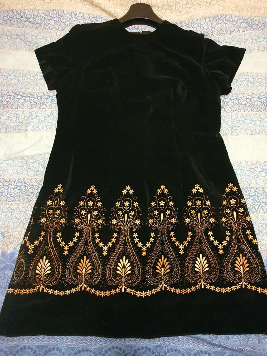 Vestiti: Sehr schònes Samtkleid tg.46 – Nuovo (secondo la descrizione) da Morbio Inferiore venduto da lunaria