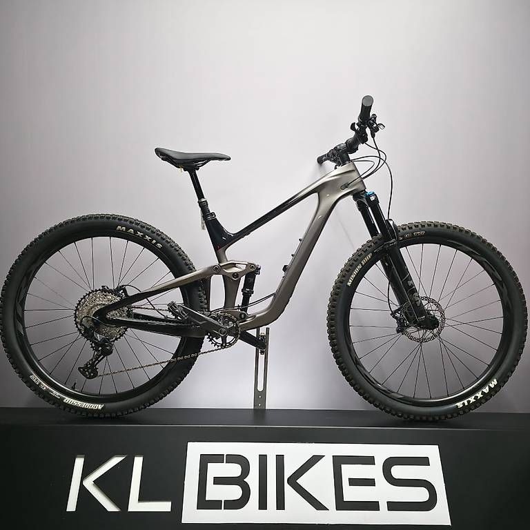 Giant Velos: NEU GIANT MOUNTAINBIKE FULLY CARBON – Gebraucht aus Tübach von KL-Bikes 9