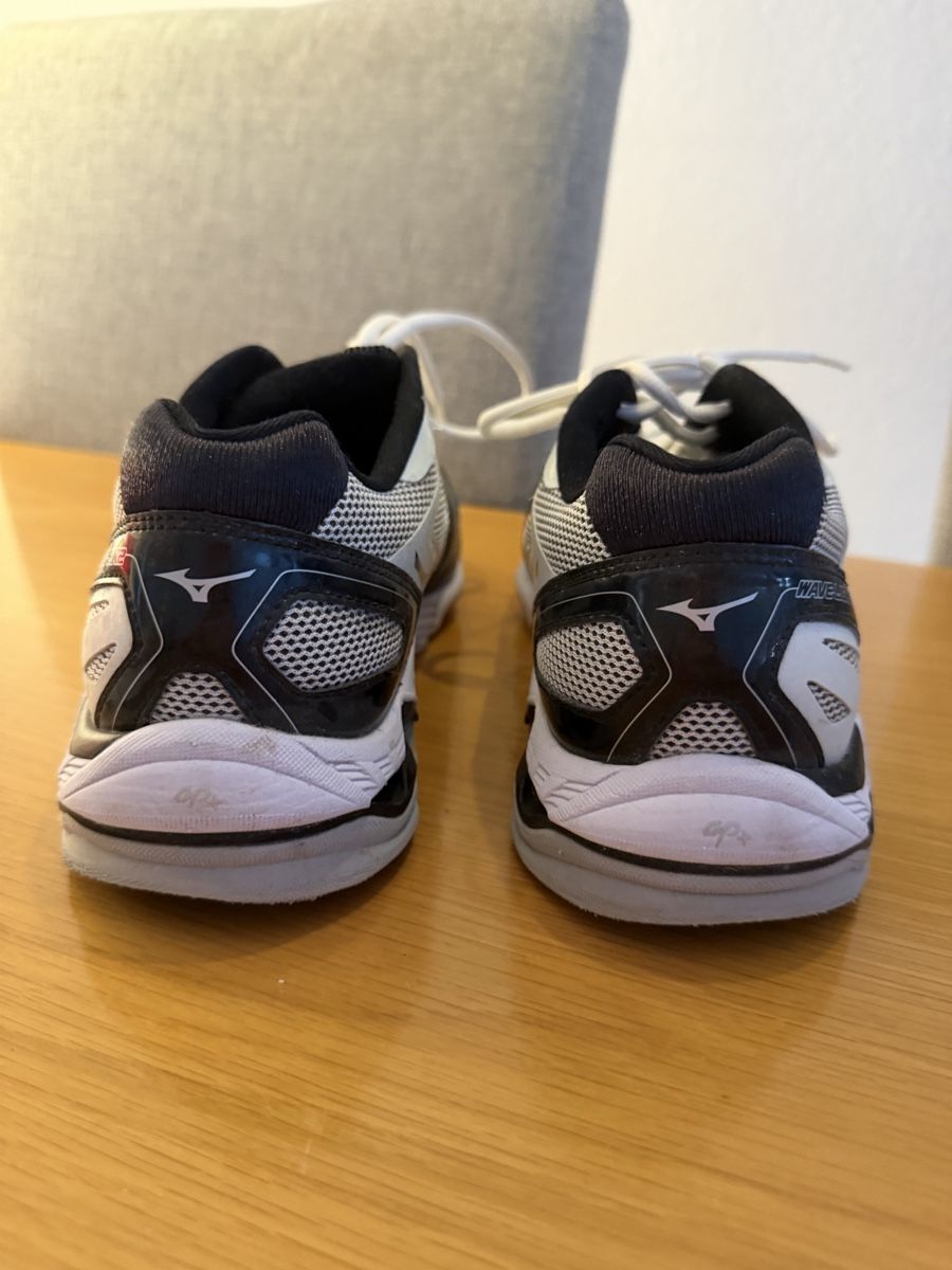 Mizuno Herrenschuhe: Mizuno Schuhe Gr. 42 – Gebraucht aus Sursee von cera01 6