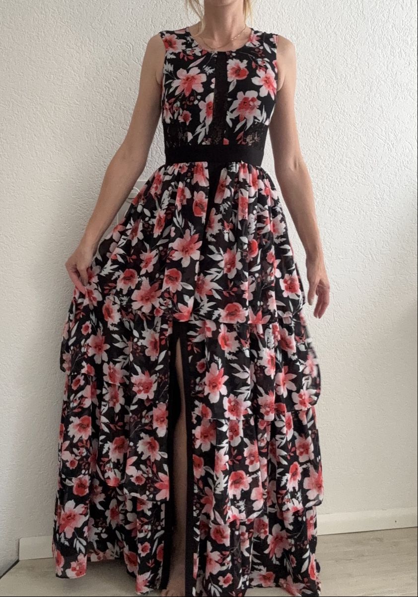 Guess Kleider: Guess Kleid – Gebraucht aus therwil von ayumi991