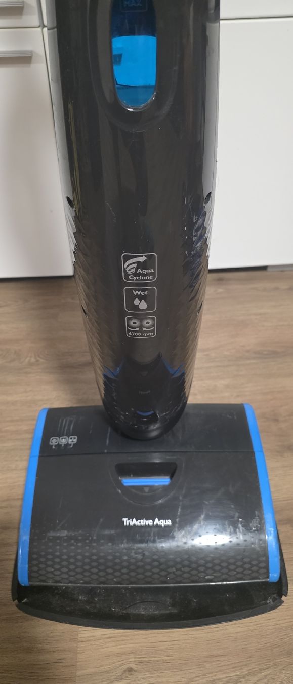 Philips Aspirapolveri & Accessori: Philips AquaTrio Pro Staubsauger mit Nassfunktion gebraucht – Usato da Worblaufen venduto da Felgenboerse24 2