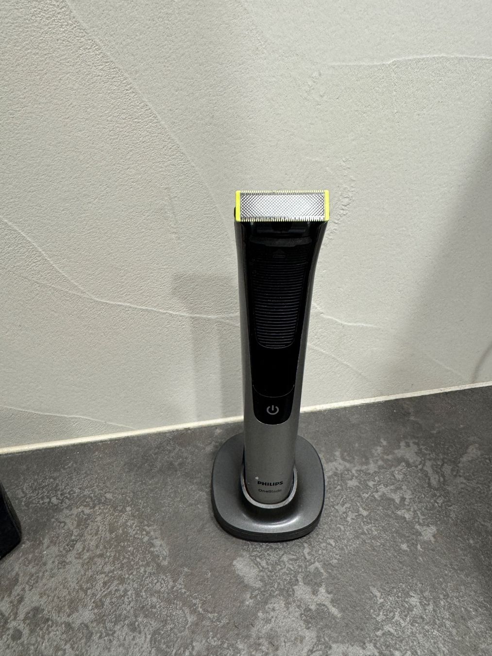 Philips Rasoi & Lamette da barba: Philips OneBlade Pro – Usato da Pratval venduto da Aperture11